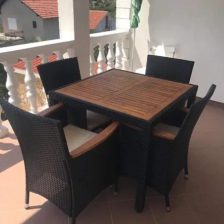 Z Basenem Julia Apartment Podglavica