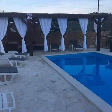 Apartment Z Basenem Julia *