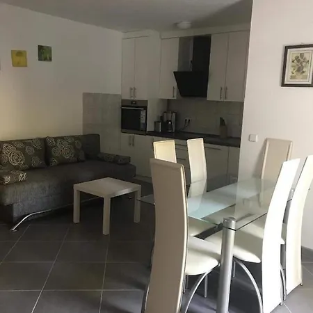 Z Basenem Julia Apartment *