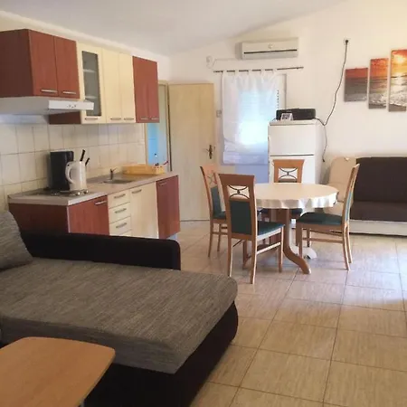Z Basenem Julia Apartment