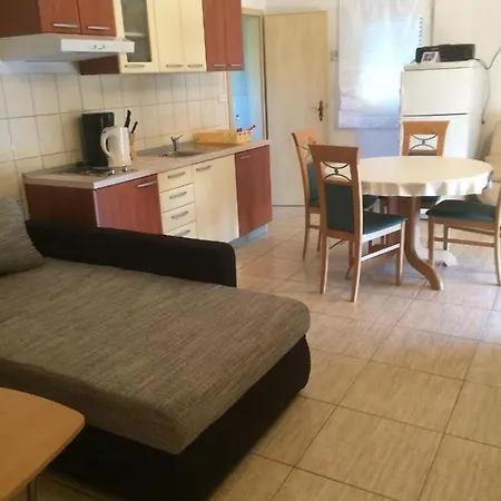 Z Basenem Julia Apartment Podglavica